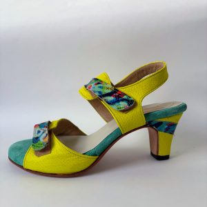 Amarillo, grafitti y verde agua