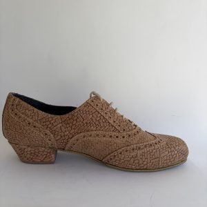 Beige labrado con picado y bigotera taco francés flex