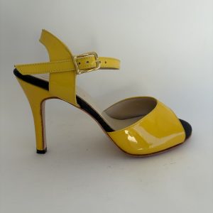 Charol amarillo plantilla negra