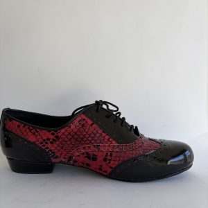 Charol negro con víbora roja
