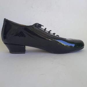 Deportivo charol negro taco francés